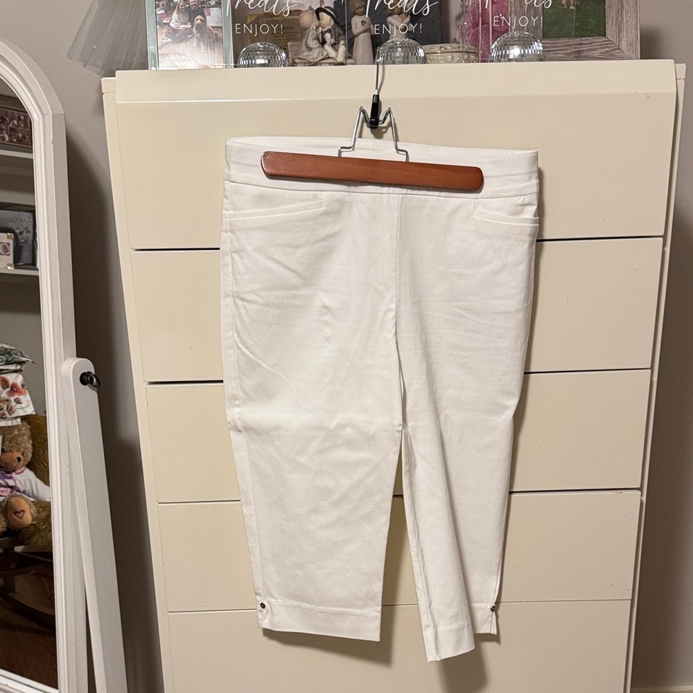 Chico's White Capris